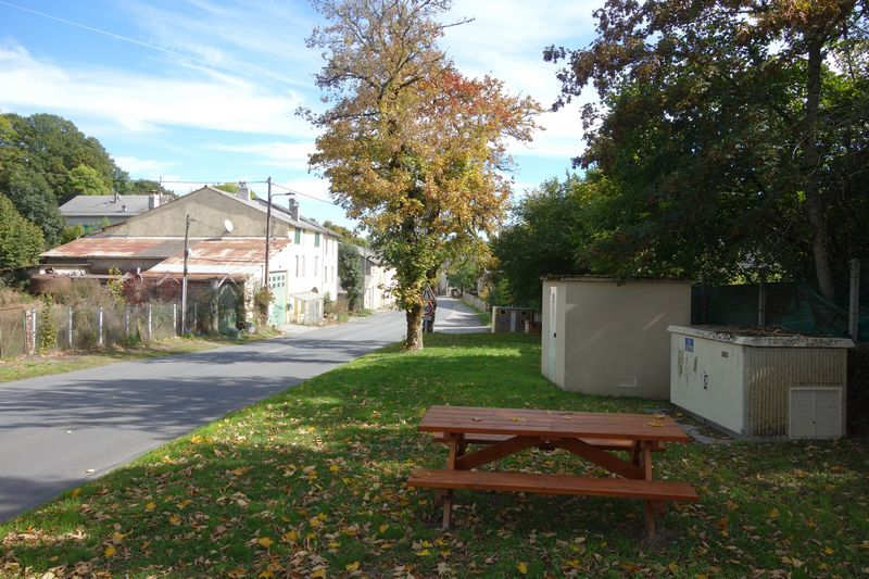 de l'arrêt de Laucate à la halte de la Trivalle