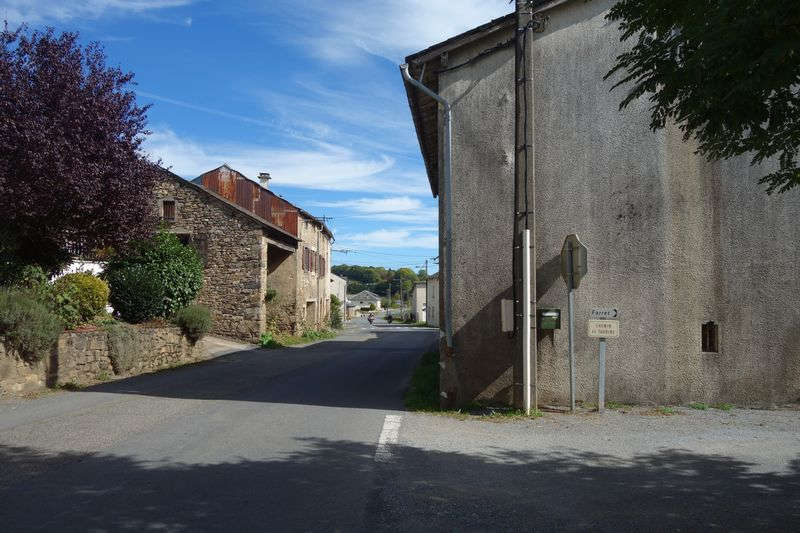 de l'arrêt de Laucate à la halte de la Trivalle