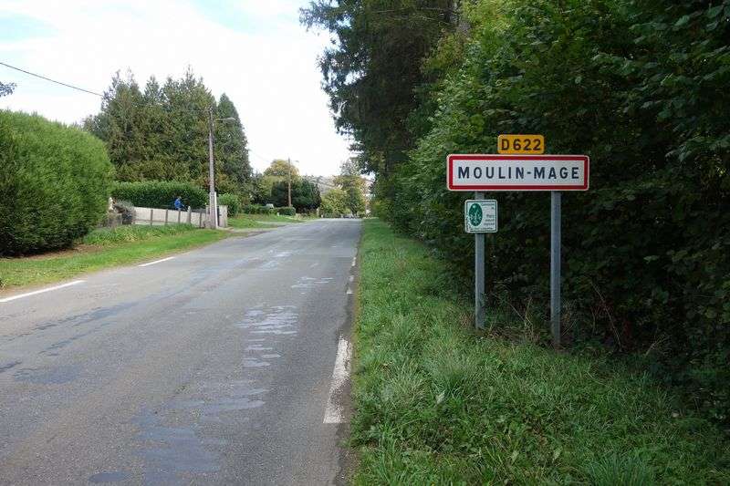 Agrandir l'image de l'arrêt de Caylus à la gare de Moulin-Mage
