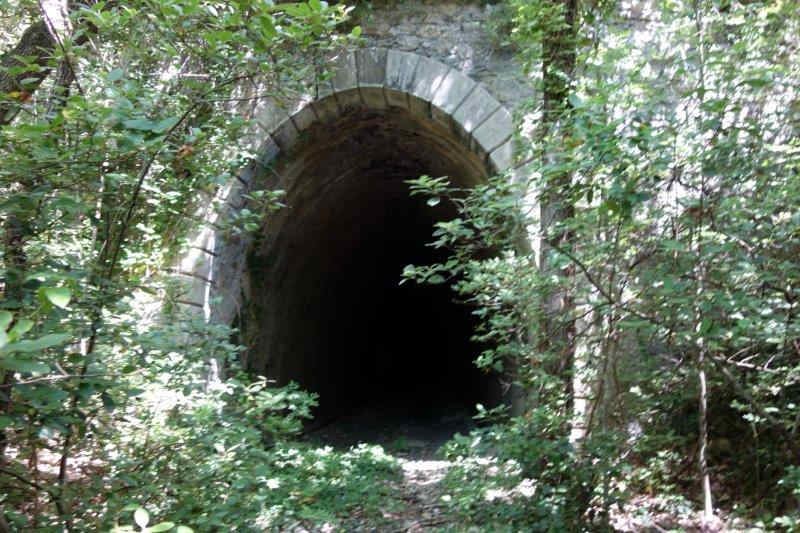 tunnel du Moulinas entre la gare de Robiac et la gare de Gagnières