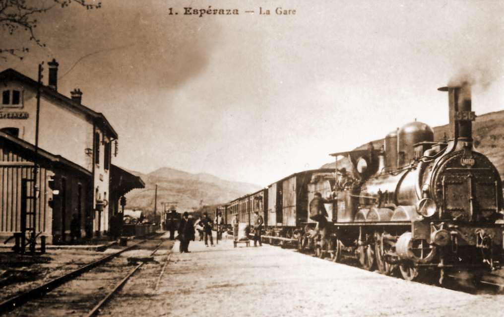 Gare d'Espéraza - locomotive à vapeur