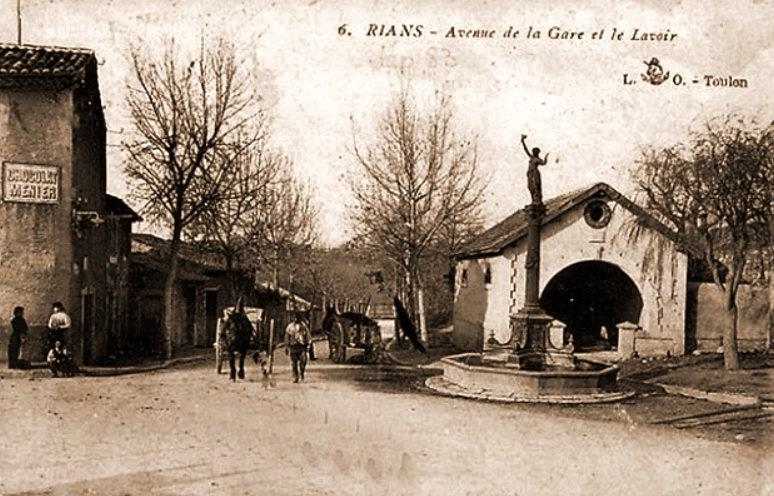 Avenue de la gare de Rians