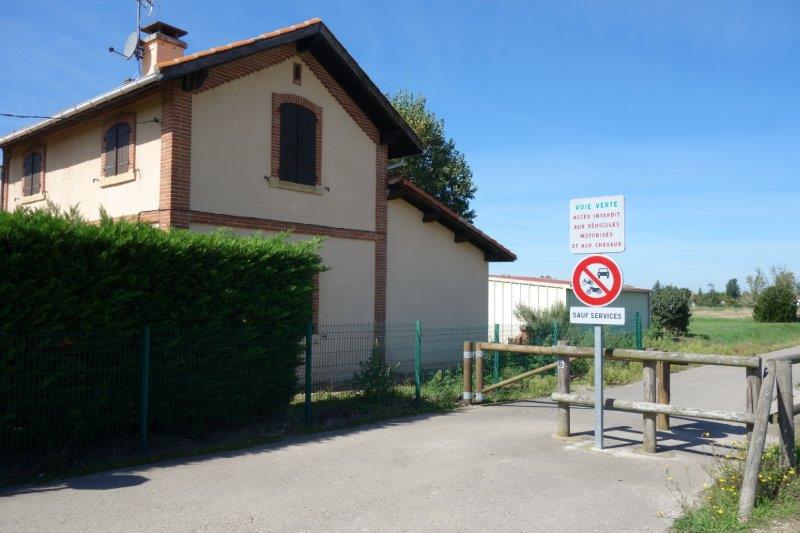 maisonnette de garde-barrière du PN 25 entre La Magdelaine et Villemur-Haute-Garonne