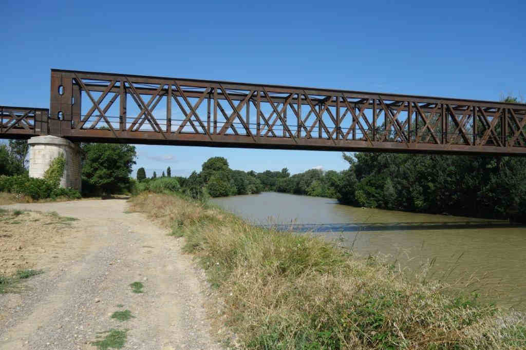 Pont ferroviaire sur l'Aude entre Moussan et Sallèles-d'Aude