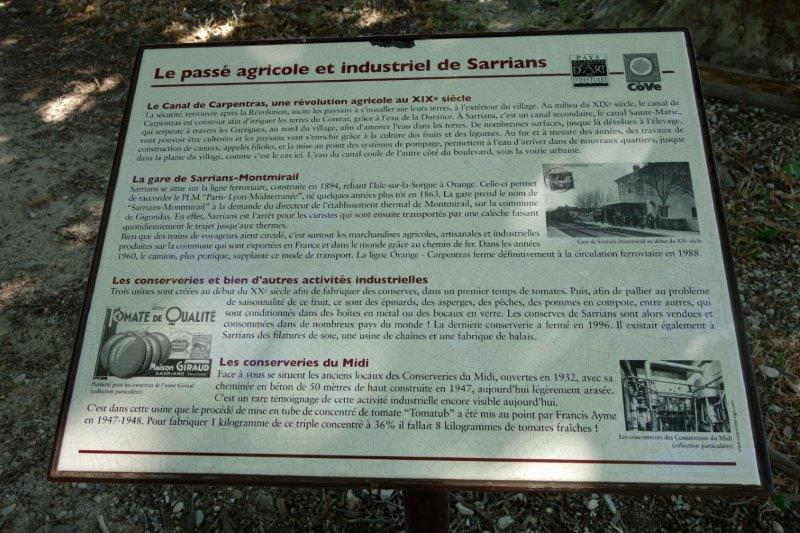 Panonceau à la gare de Sarrians-Montmirail