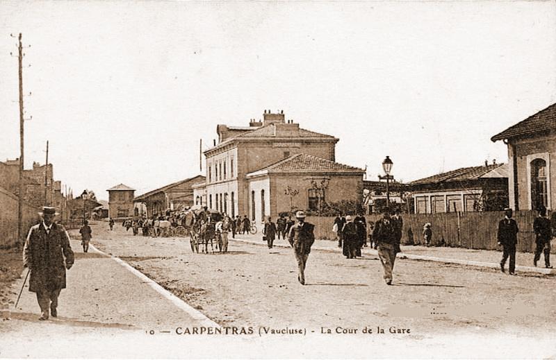 Cour de la gare de Carpentras