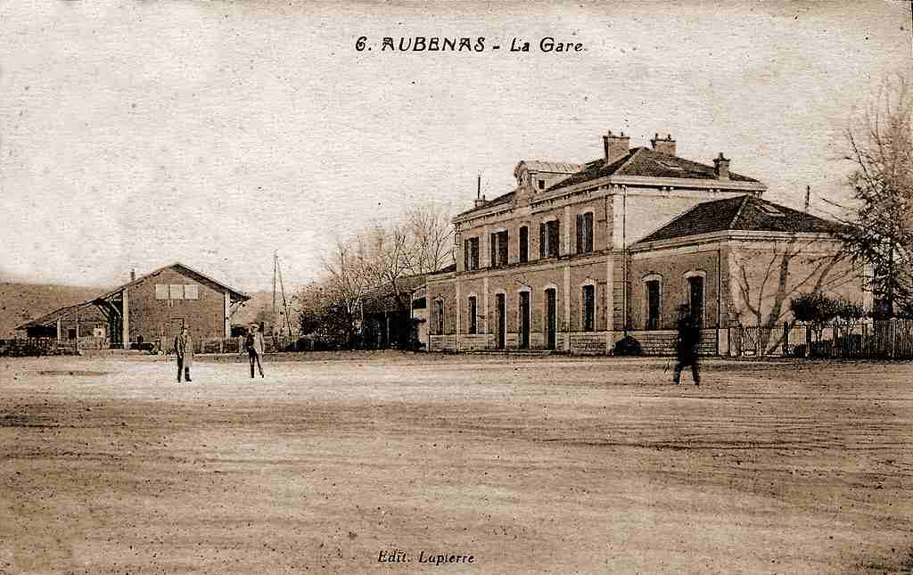 Cour de la gare d'Aubenas