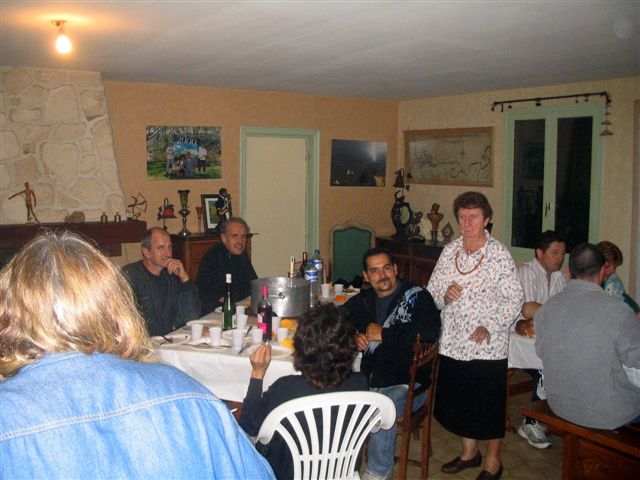 Mithou et les anciens de Moun Oustal en 2005