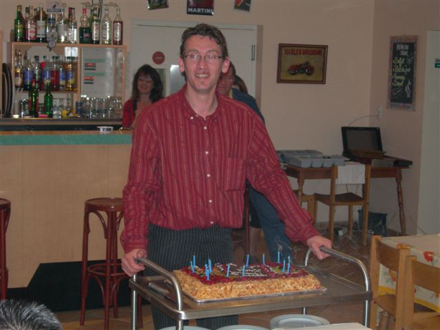 Michel et le gâteau de ses 40 ans