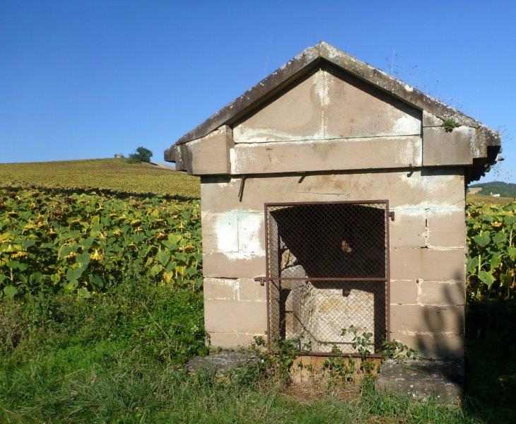 Voir l'intérieur Puits près de Le Rébessat Chemin des Droits de l'Homme