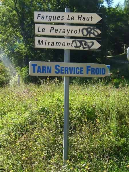 Agrandir l'image Panneaux directionnels Le Perayrol, Fargues le Haut Chemin des Droits de l'Homme