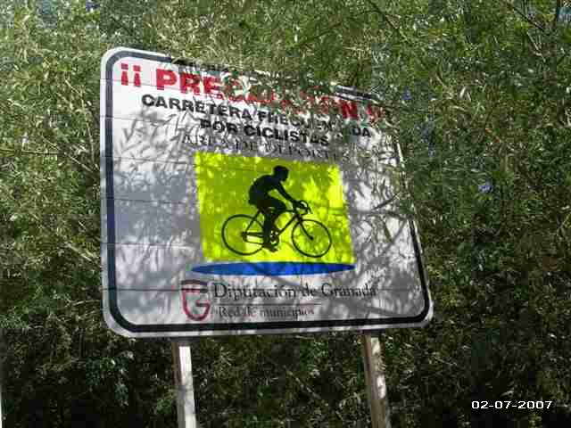 Panneau Attention cyclistes entre Monachil et Sierra Nevada