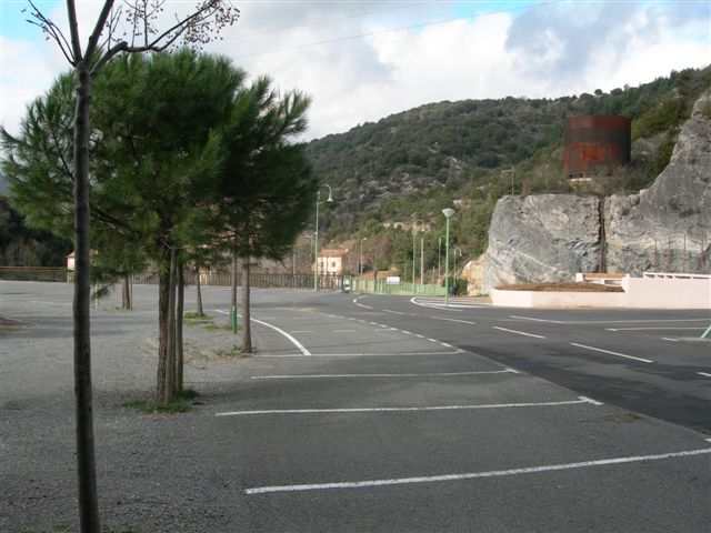 Parking de la gare à Saint-Pons de Thomières