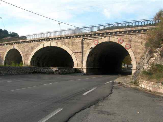 Pont sous la Piste Verte à l'entrée de Saint-Pons de Thomières
