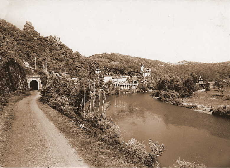 de la gare d'Ambialet  la halte de Courris
