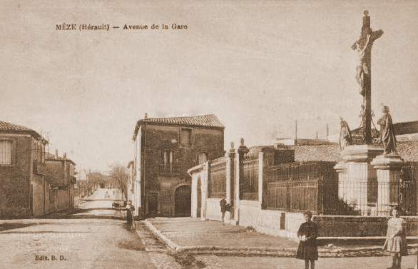 Avenue de la gare de Mèze